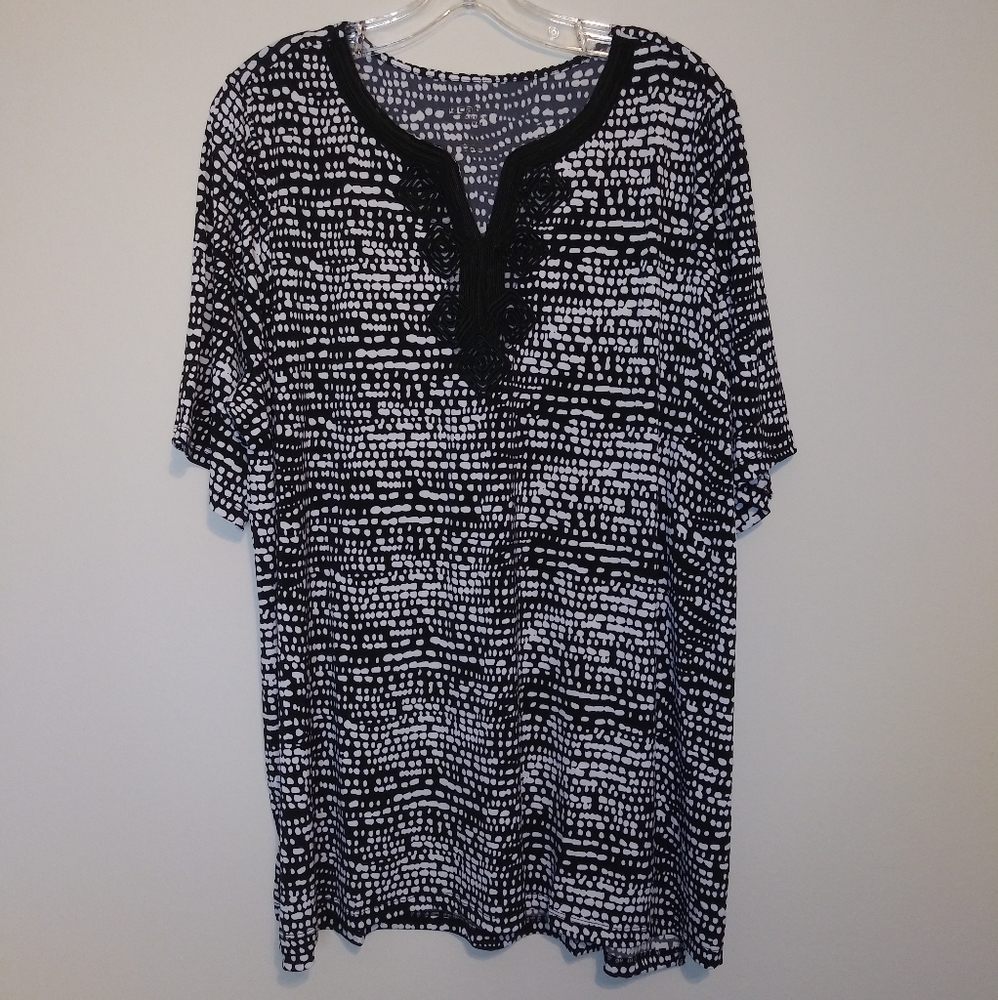 Short sleeve black and white Tunic